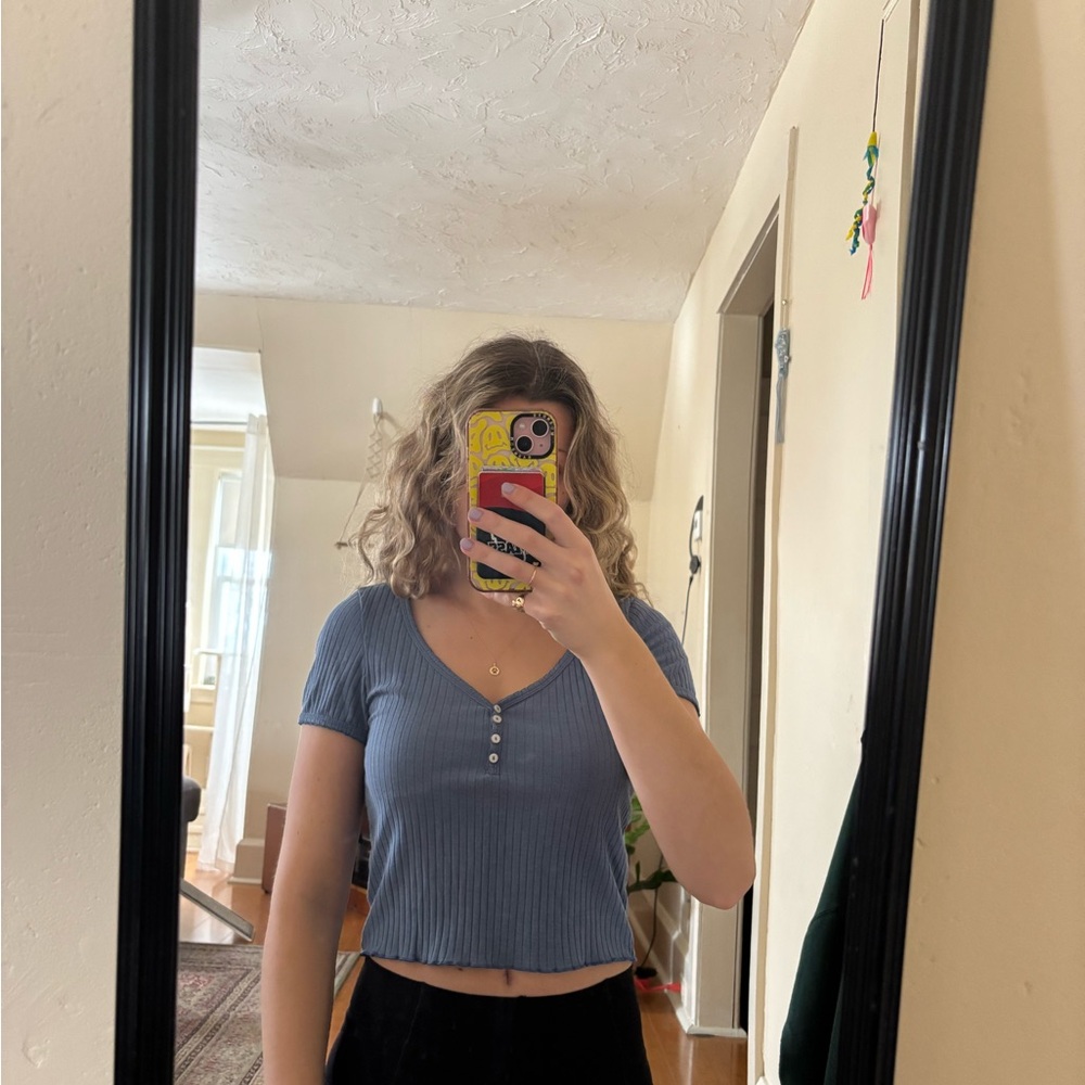 American Eagle Outfitters Blue Ribbed V‑Neck Button Crop Top